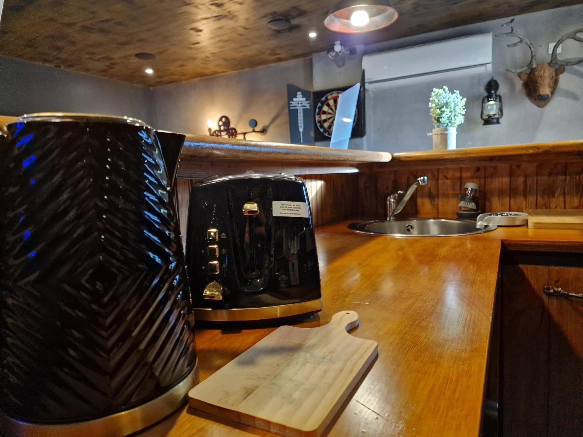 The Pub - Unique & Authentic Experience - Free Parking!, 5 Minutes From Airbus And The Mall Cribbs Bristol Zewnętrze zdjęcie